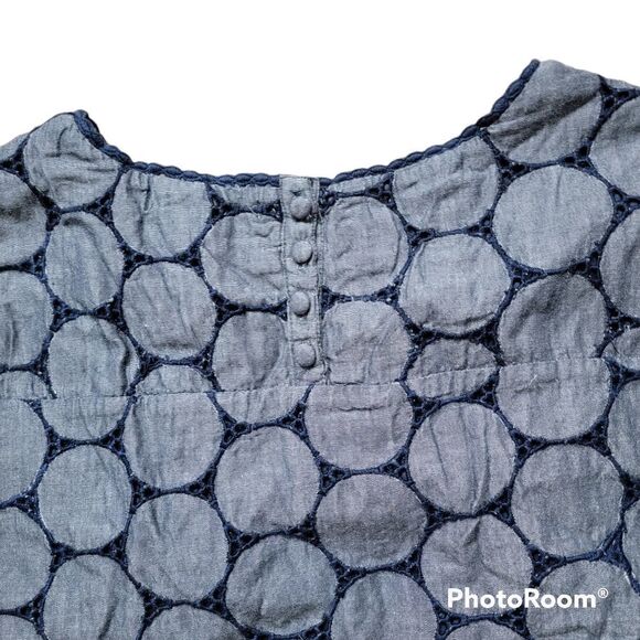 Boden Chambray Cutout Top with Button Detail. Size 4. - Picture 3 of 9